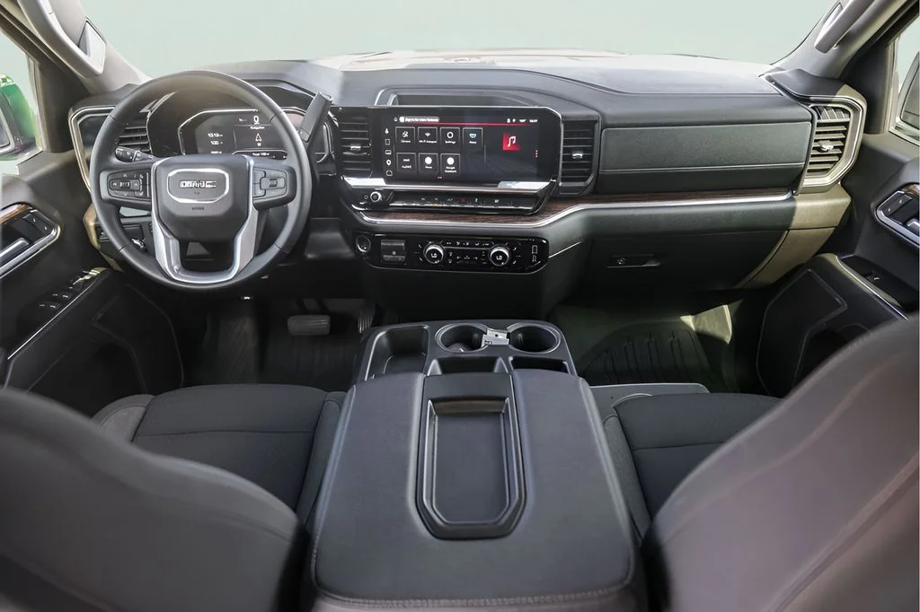 Used 2025 Silver GMC Elevation image 27