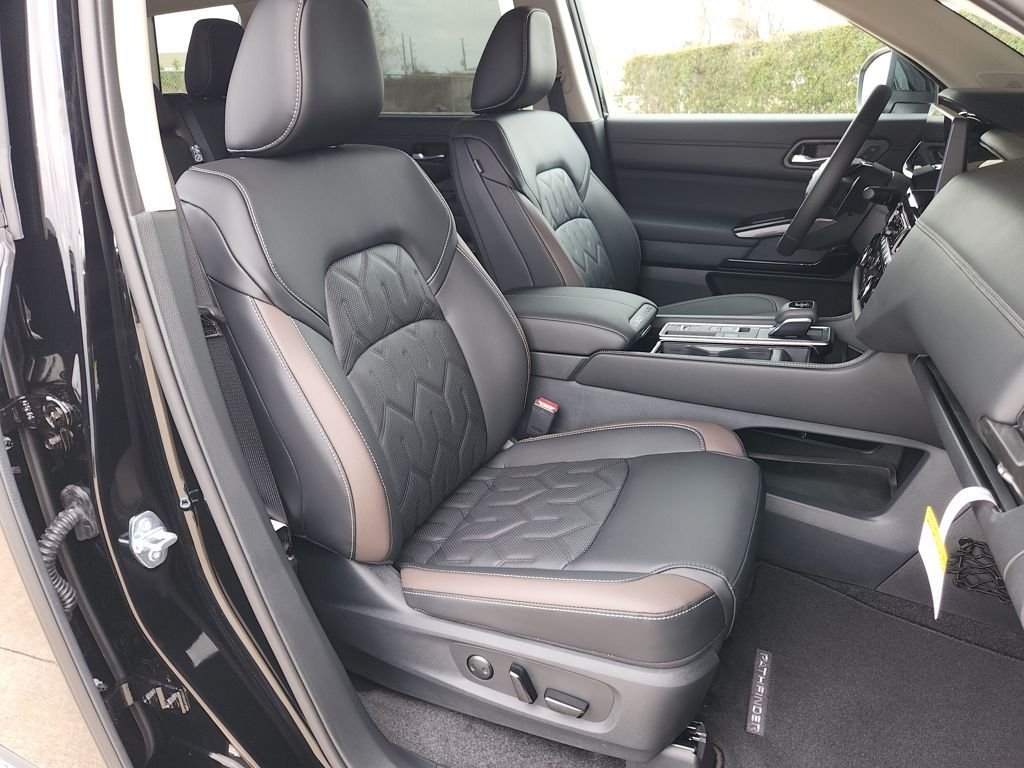 New 2026 Super Black Nissan Platinum image 13