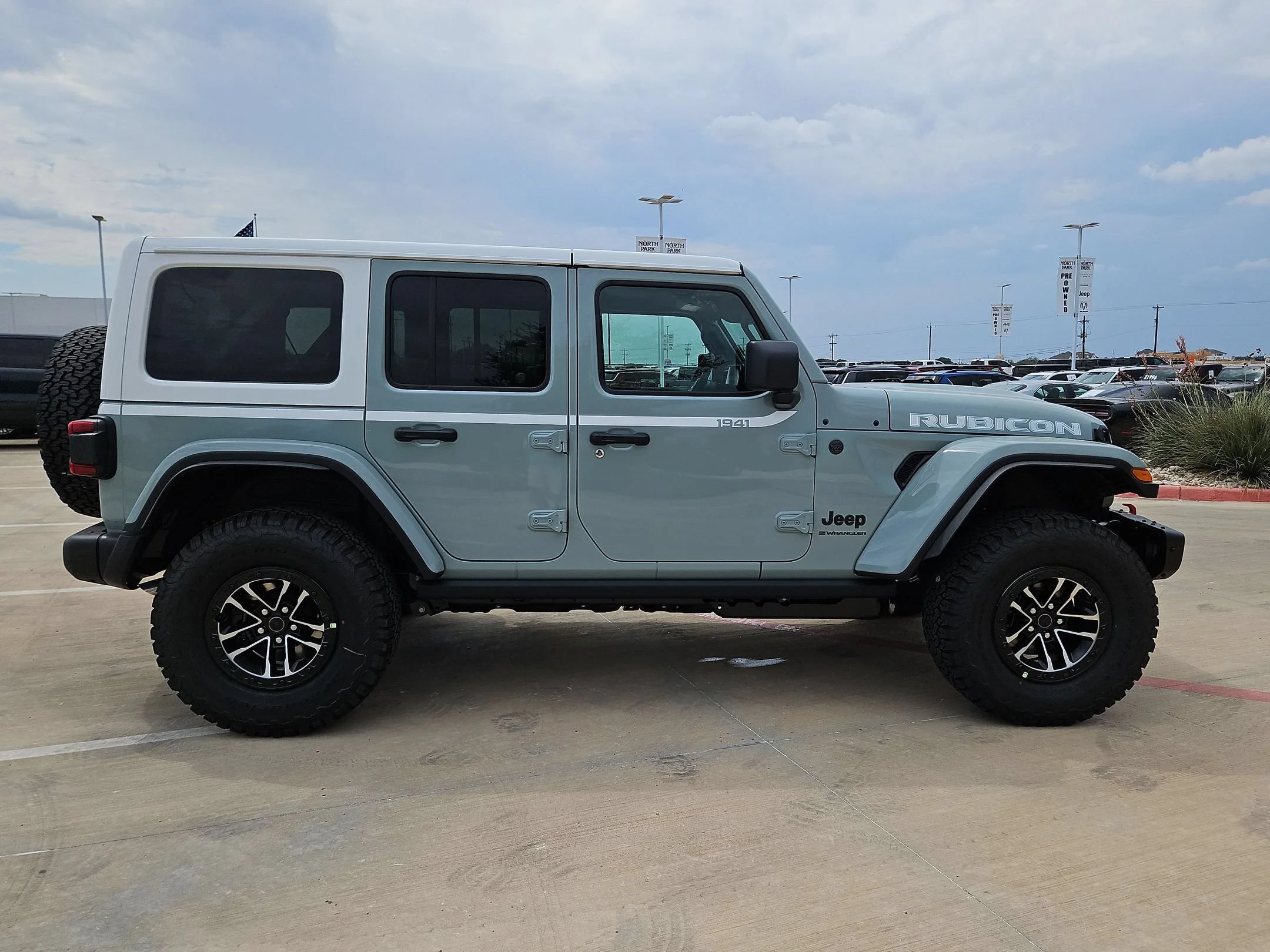 New 2026 Earl Clearcoat Jeep Rubicon X image 2
