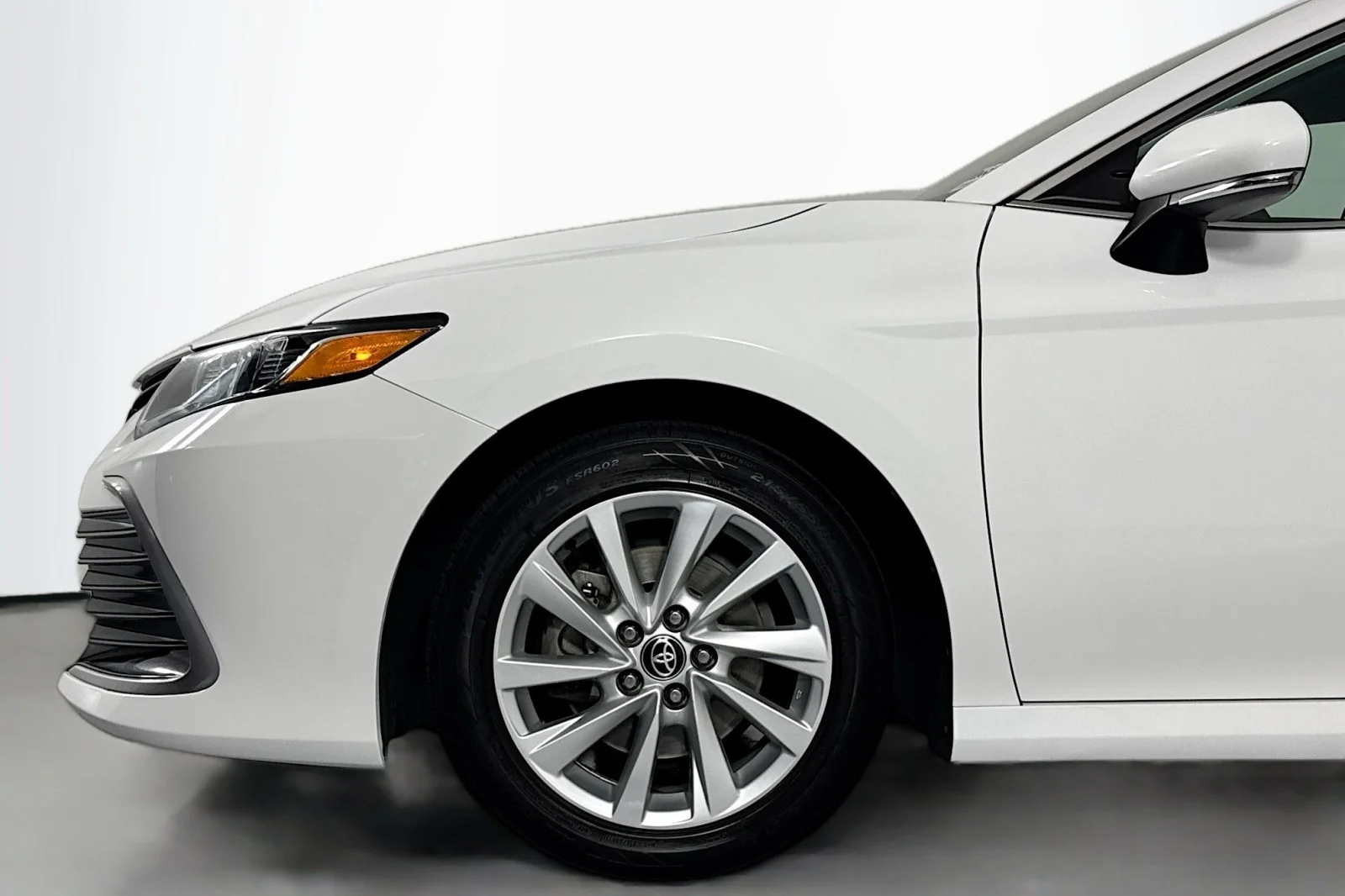 Used 2023 Ice Cap Toyota LE image 9