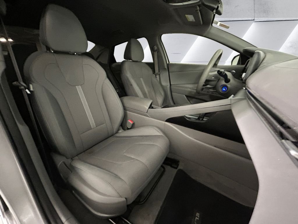 Used 2023 Silver Hyundai SE image 14