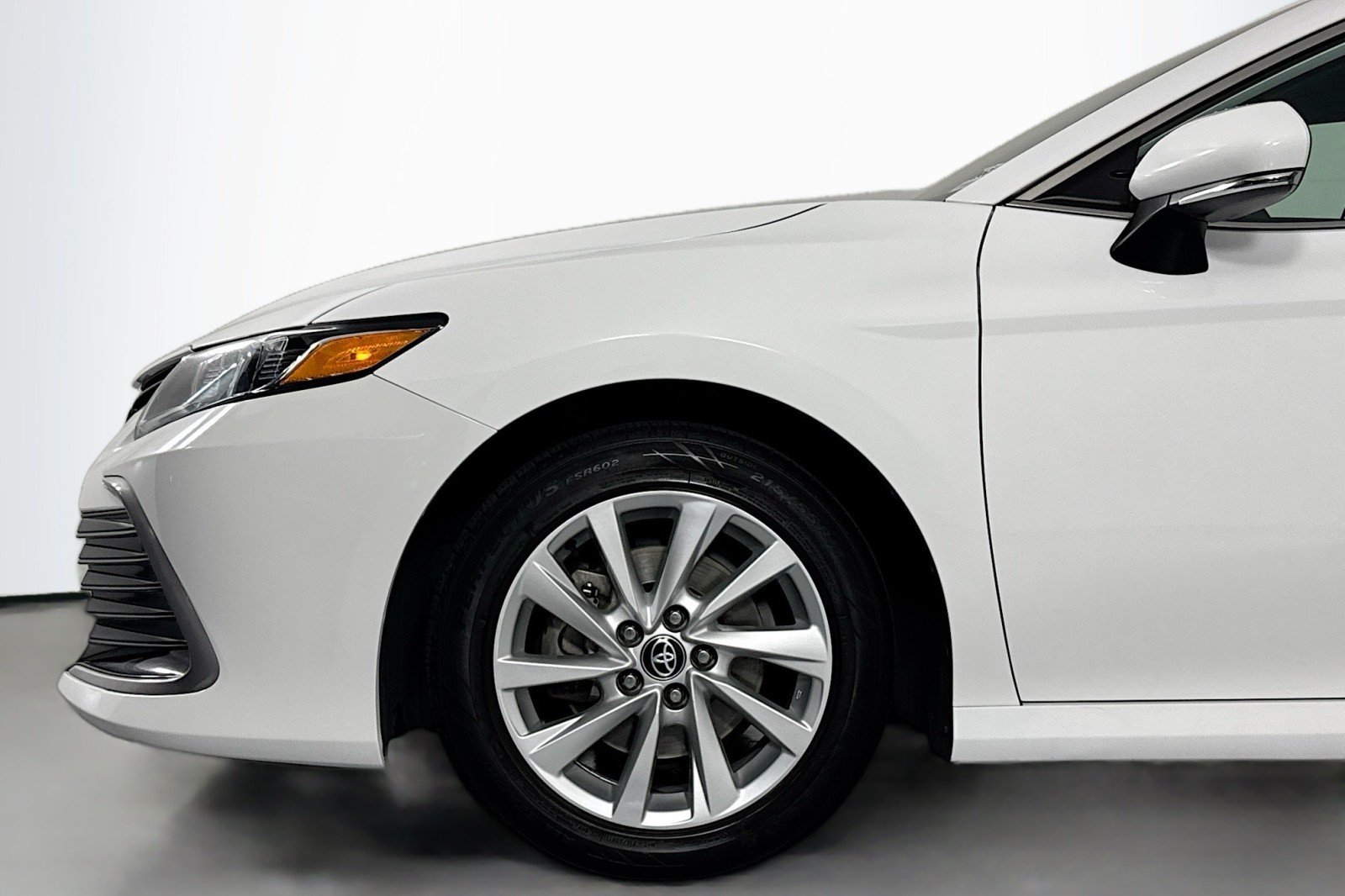 Used 2023 Ice Cap Toyota LE image 9