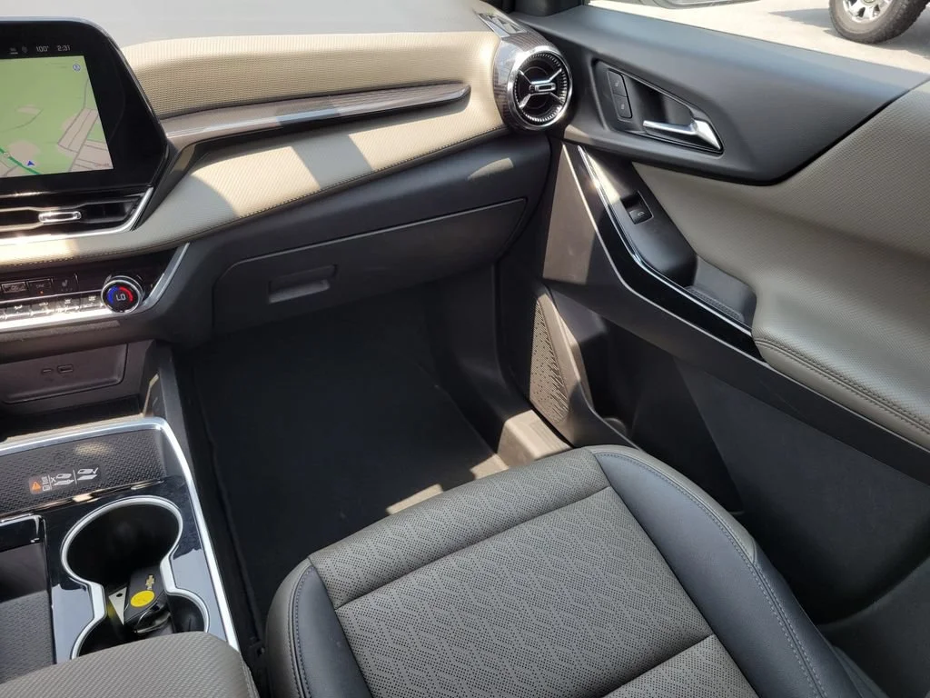 Used 2025 Summit White Chevrolet LT image 20