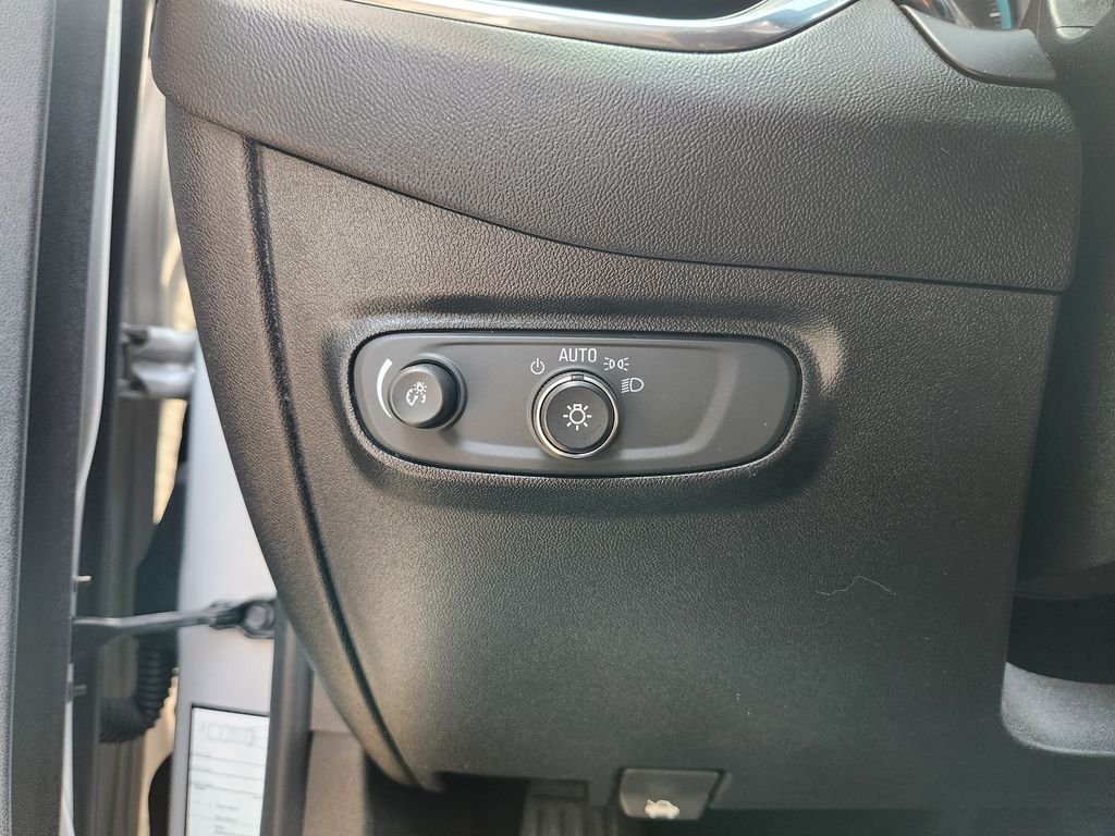 Used 2018 Silver Ice Metallic Chevrolet LT image 23
