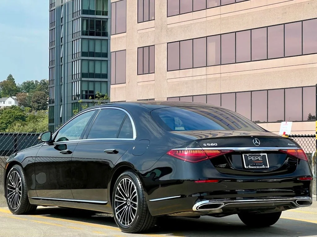 Certified Used 2024 Black Mercedes-Benz S 580e image 5
