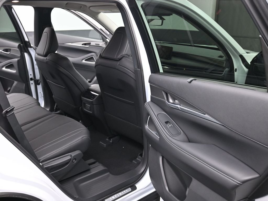 Used 2026 White INFINITI LUXE image 10