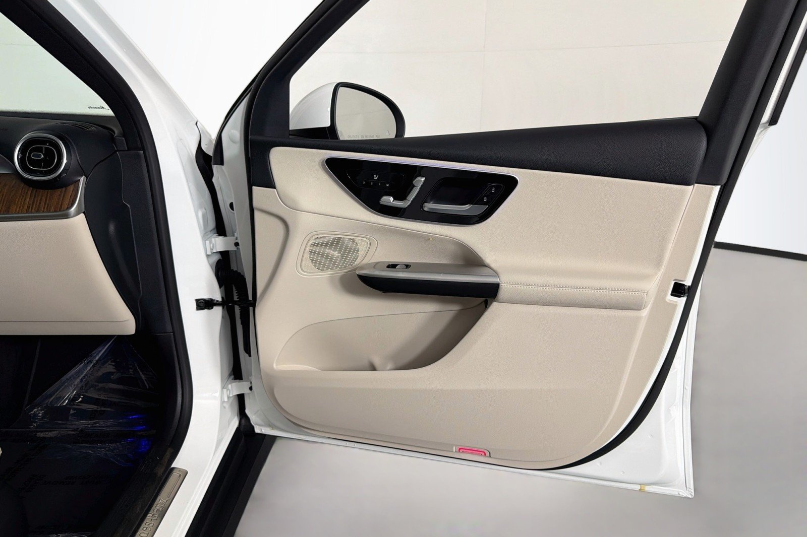 New 2026 Polar White Mercedes-Benz GLC 300 4MATIC® SUV image 23