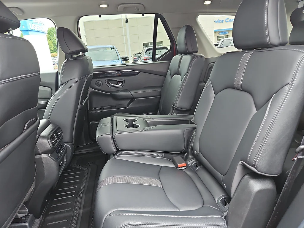 2025 Honda Pilot Touring, photo 12 of 12