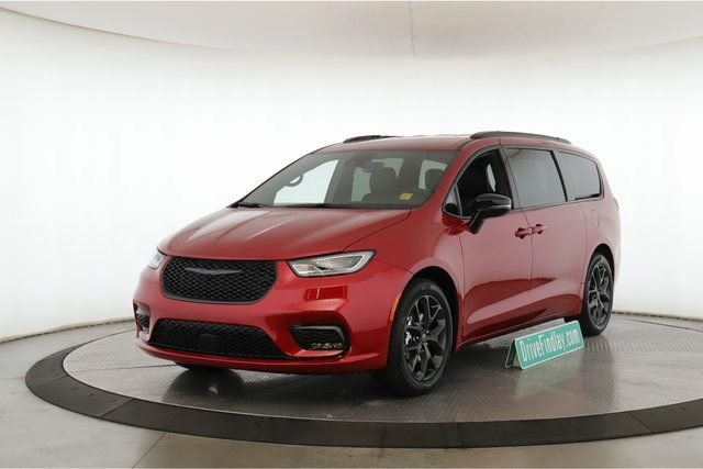 2026 Chrysler Pacifica Select - Photo 10