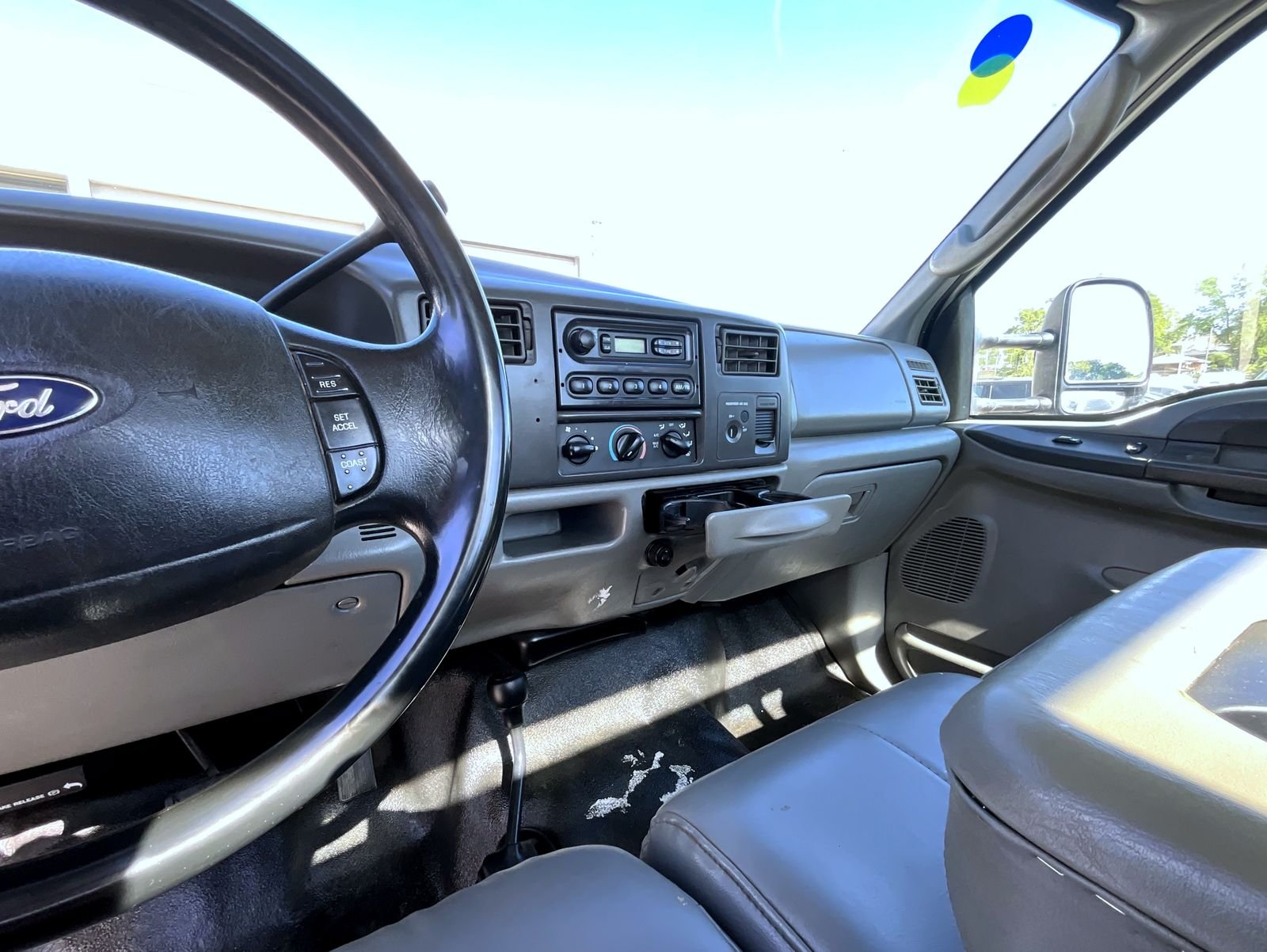 2004 Ford F-550 - Photo 13