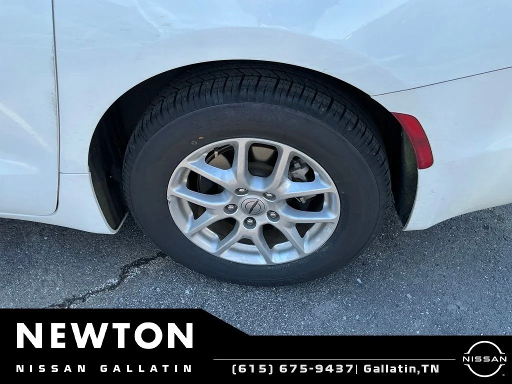 Used 2023 White Chrysler Touring L image 22