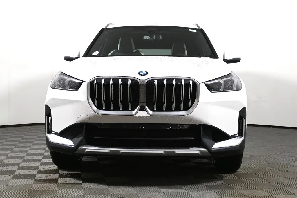 New 2026 White BMW xDrive28i image 10