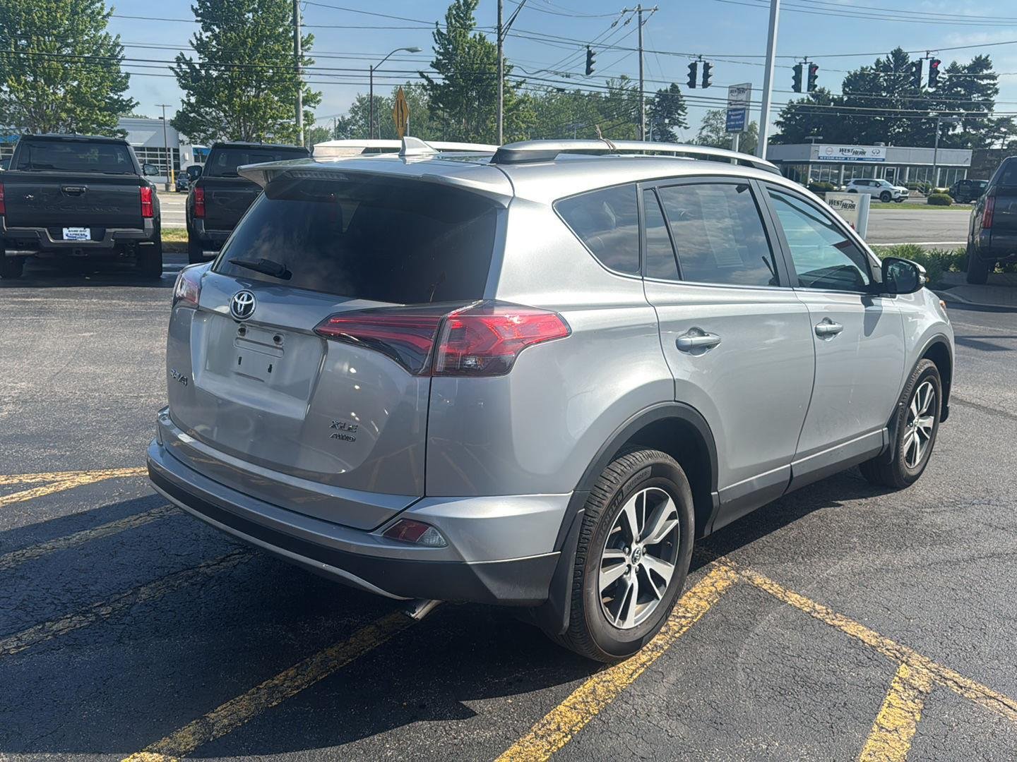 Used 2017 Silver Sky Metallic Toyota XLE image 6