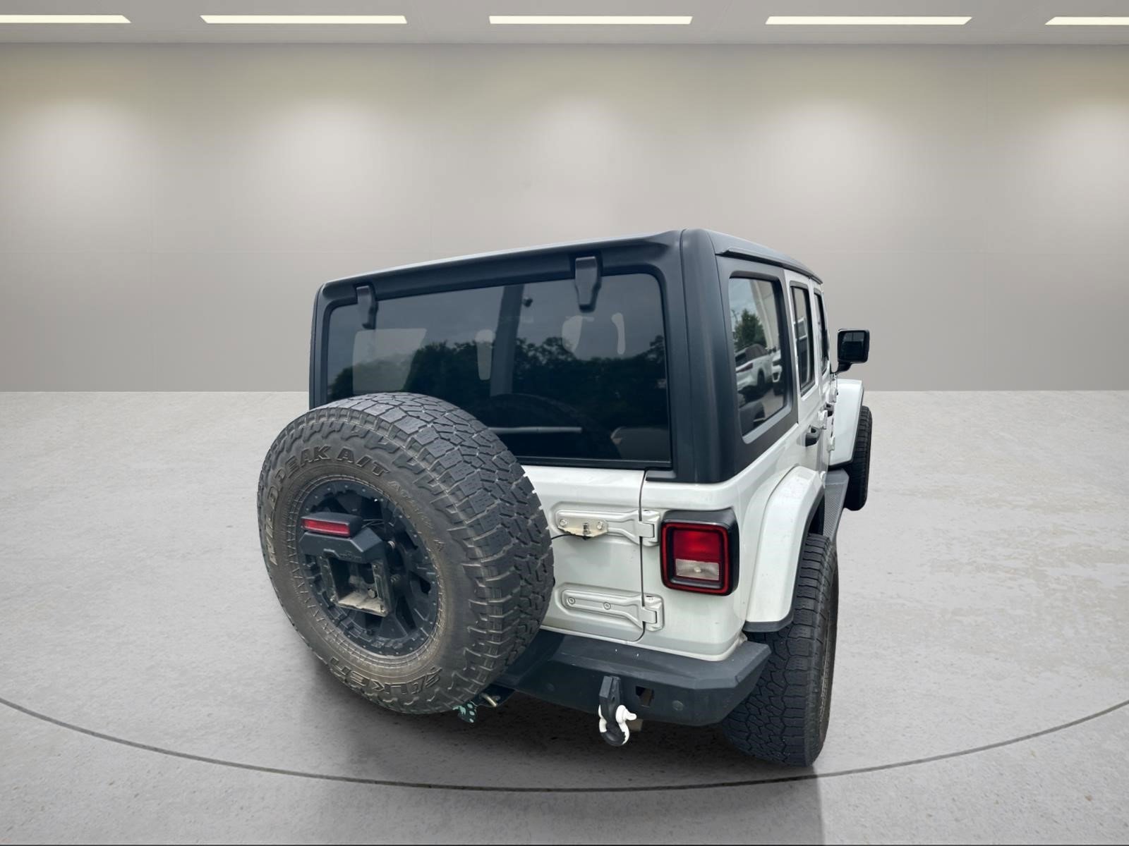 Used 2019 Bright White Clearcoat Jeep Sahara image 10