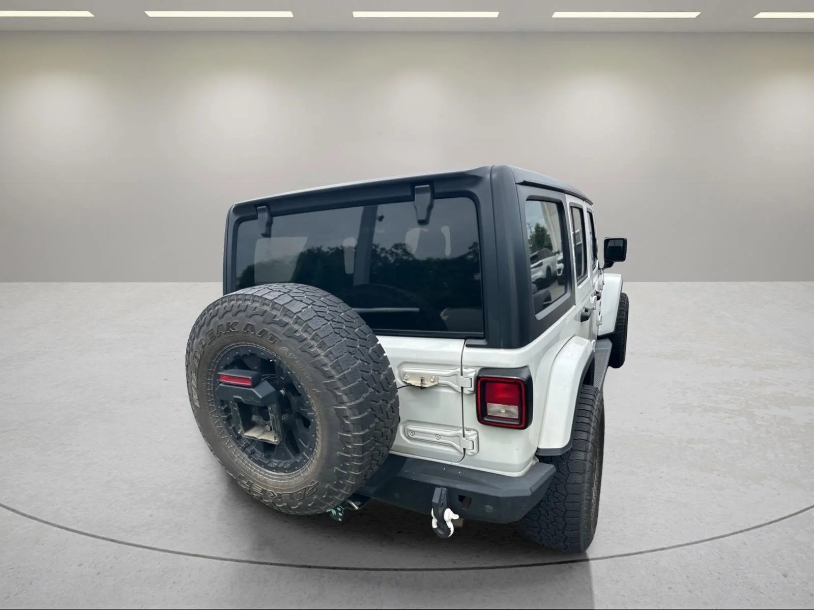 Used 2019 Bright White Clearcoat Jeep Sahara image 10