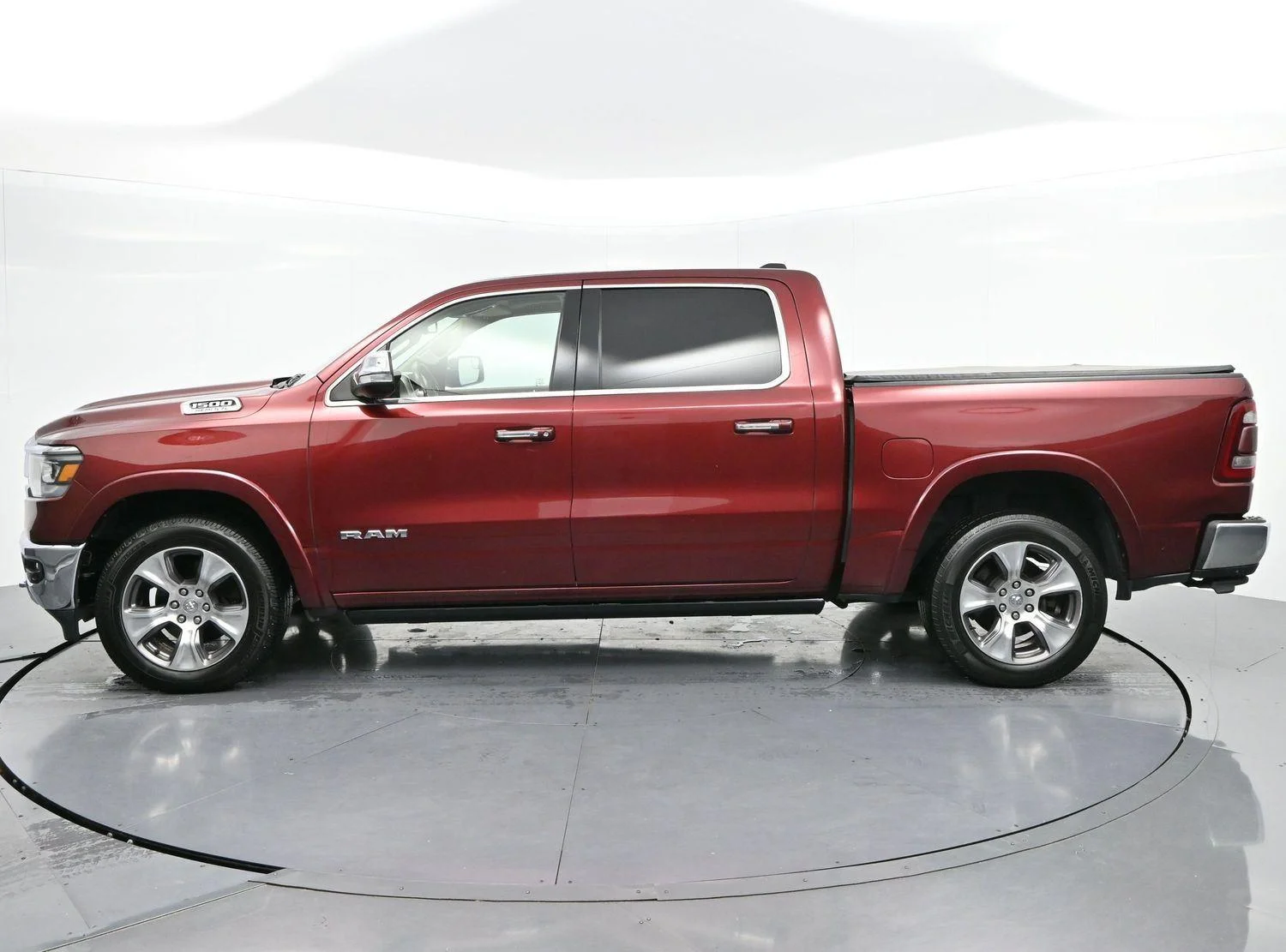 Used 2020 Delmonico Red Pearlcoat Ram Laramie image 4