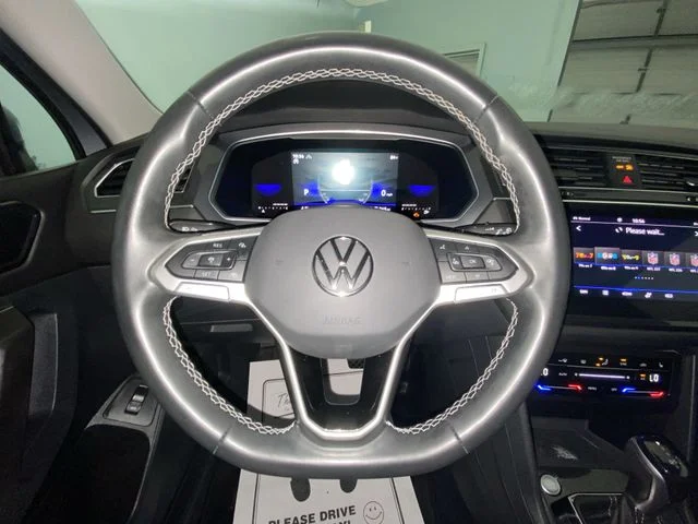 Used 2022 Gray Volkswagen 2.0T SE image 14