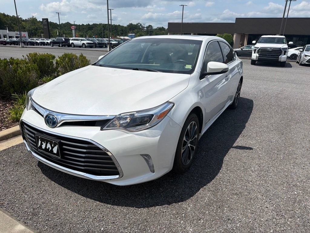 Used 2018 Blizzard Pearl Toyota  image 2