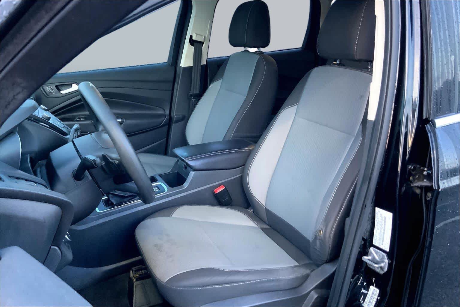 Used 2017 Shadow Black Ford SE image 7