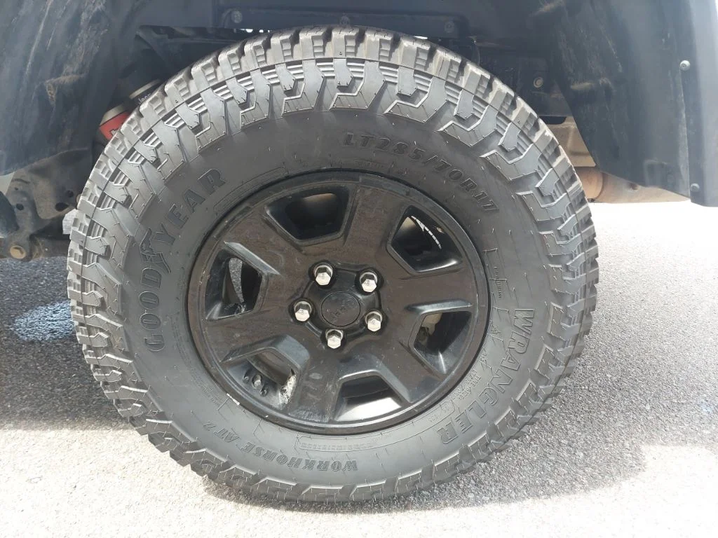 Used 2023 White Jeep Mojave image 10