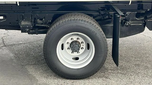 2025 Ford F-350 Super Duty Chassis Cab XLT - Photo 25