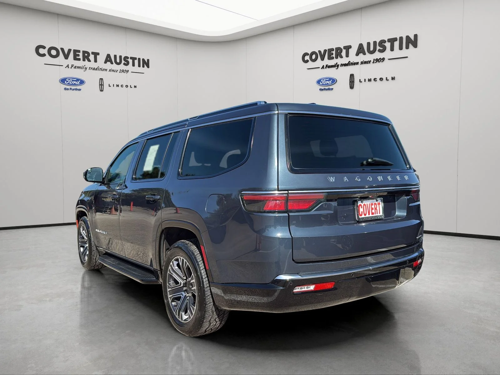 Used 2024  Jeep Series II image 3