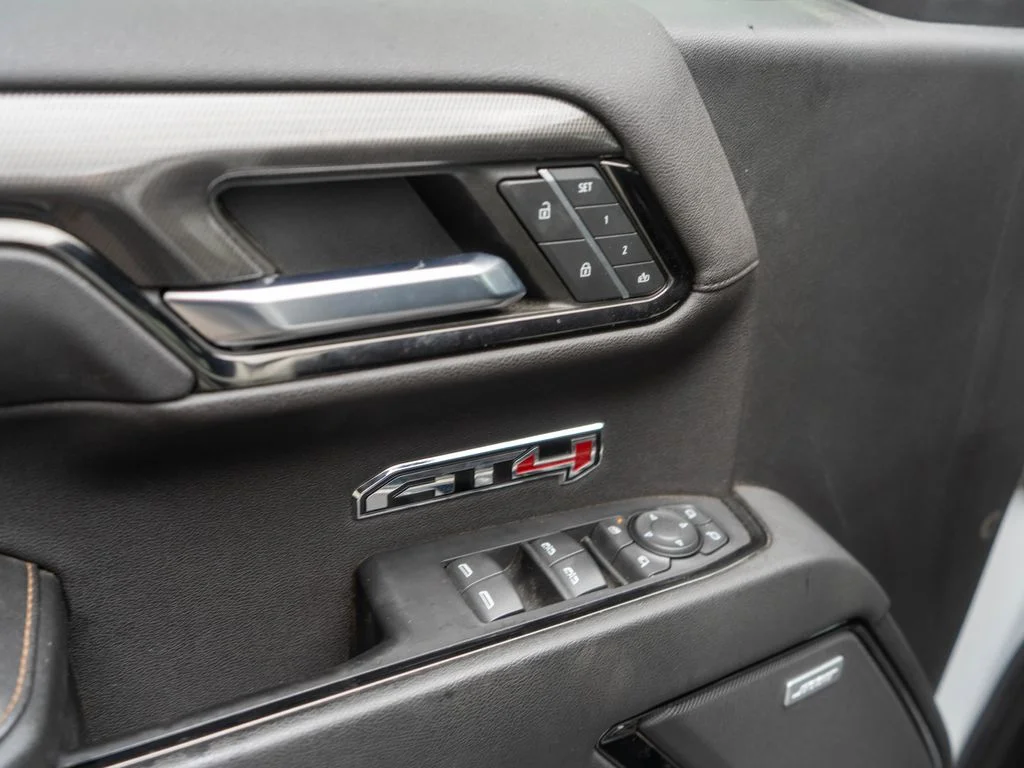 Used 2023 White GMC AT4 image 27