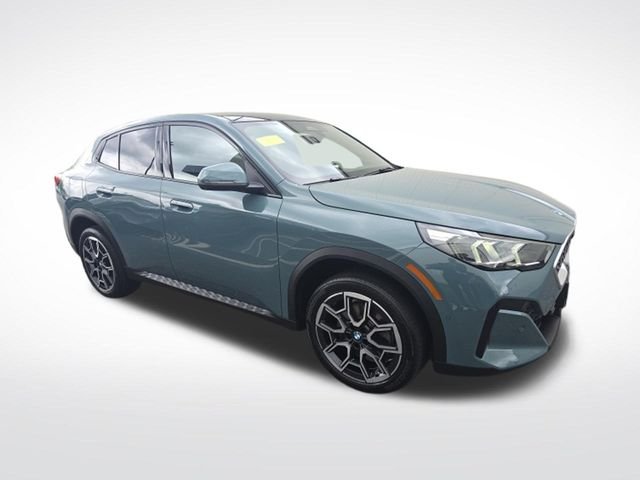 Used 2025 Green BMW xDrive28i image 1