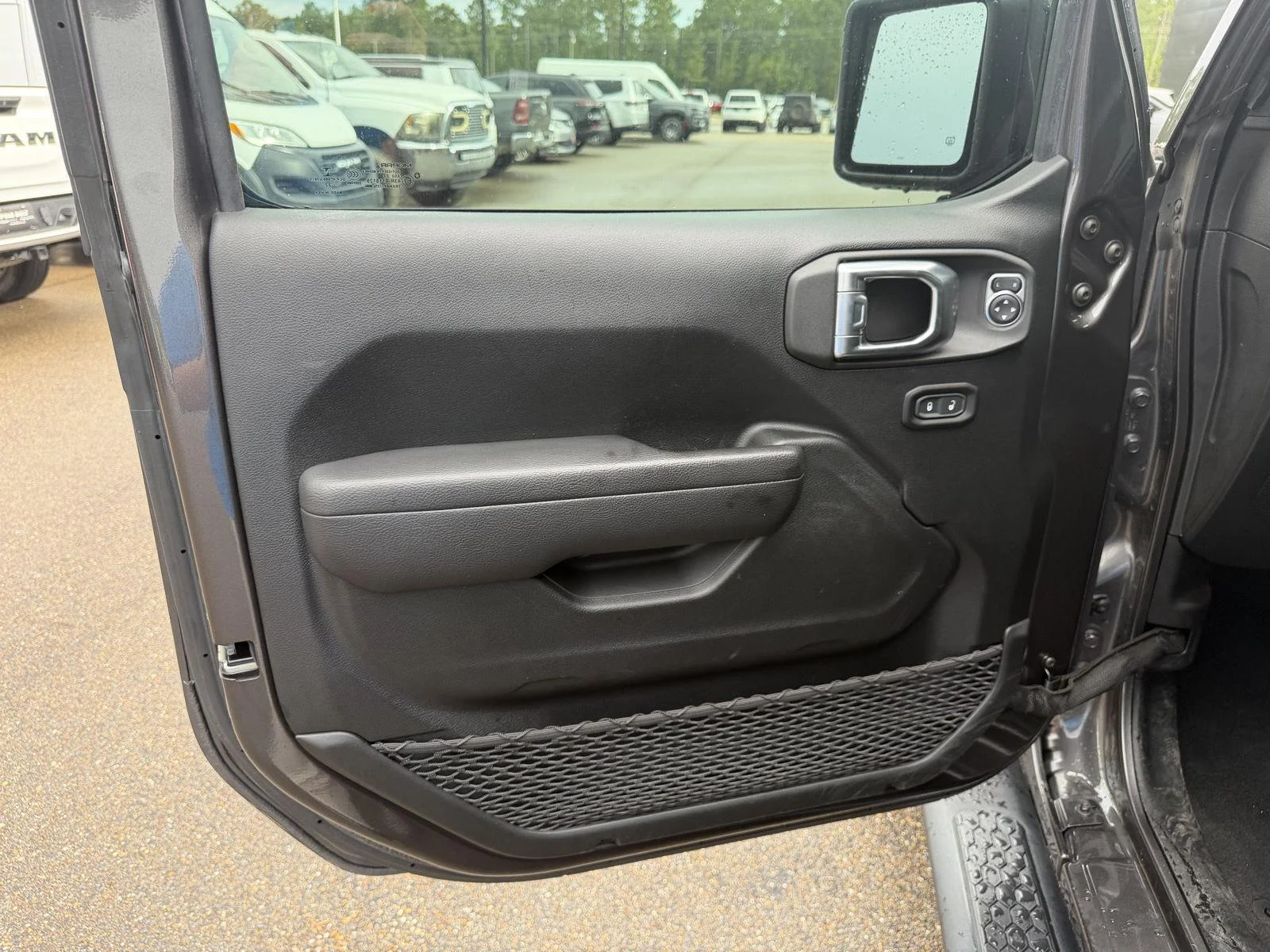 Used 2022 Granite Crystal Metallic Clearcoat Jeep Sport S image 15