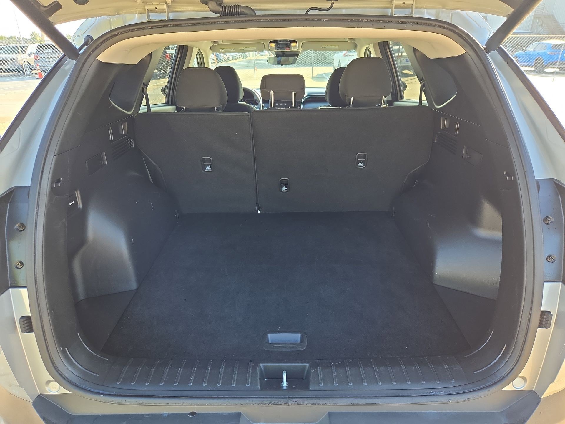Used 2024 Shimmering Silver Hyundai SEL image 28