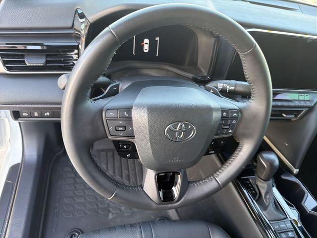 Certified Used 2025 WIND CHILL PEARL Toyota  image 16