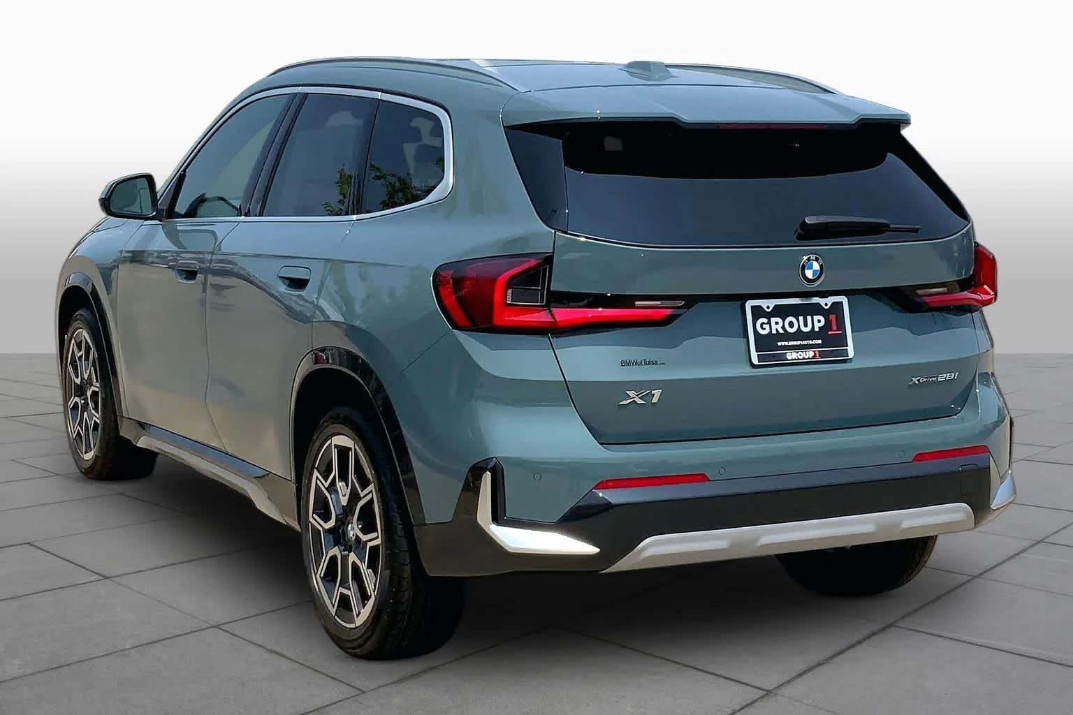 New 2026 Cape York Green Metallic BMW xDrive28i image 11