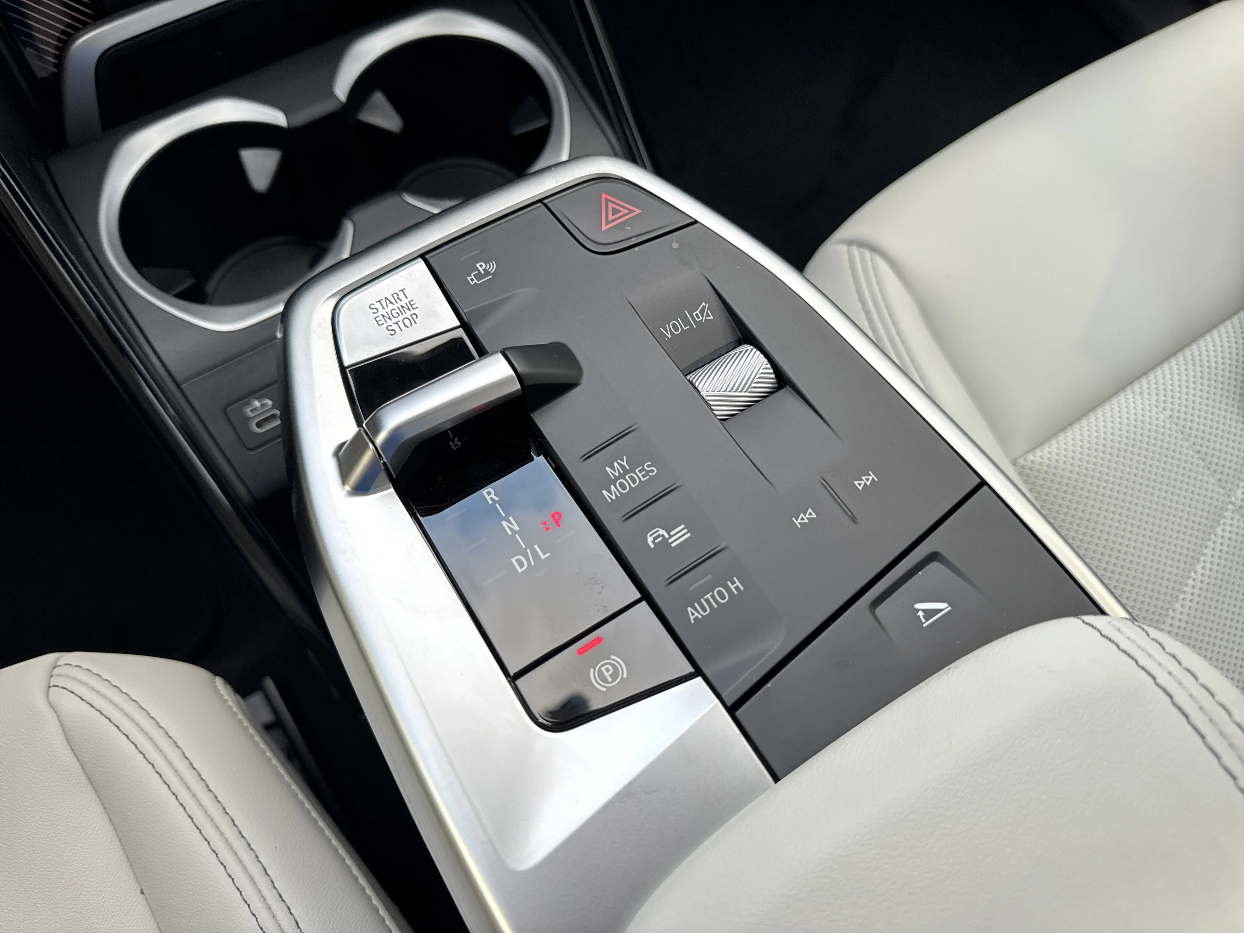 Used 2026 Space Silver Metallic BMW xDrive28i image 17