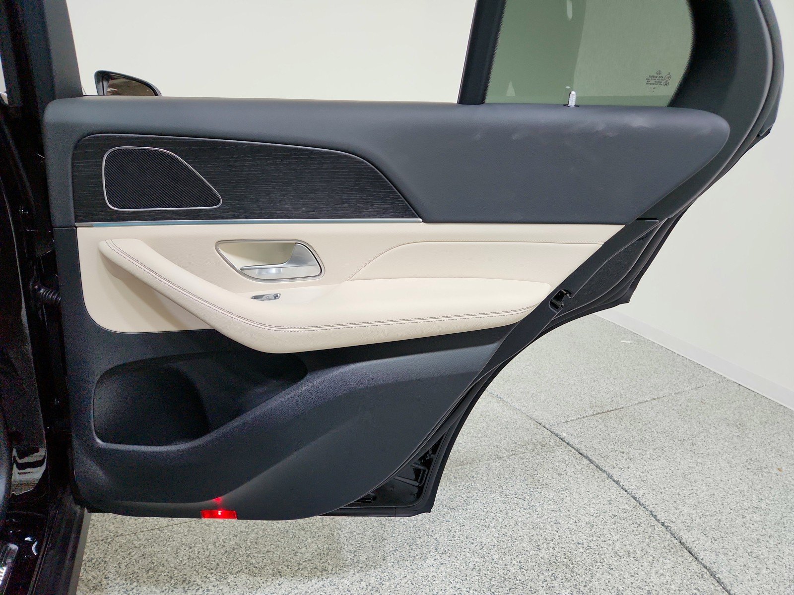 Certified Used 2025 Black Mercedes-Benz GLE 350 image 46