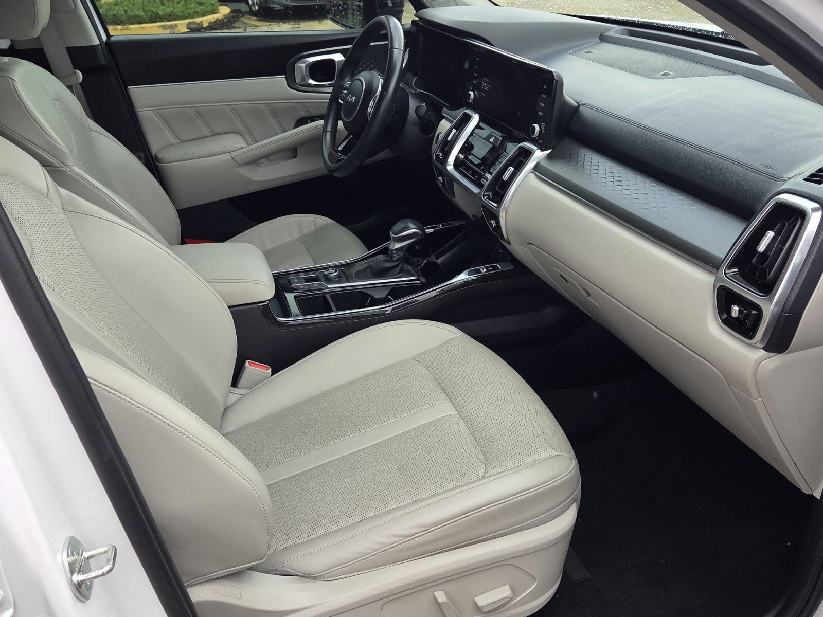 Used 2023 Glacial White Pearl Kia SX image 10