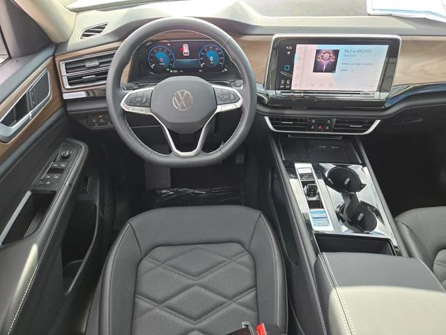 New 2026 White/off-white Volkswagen 2.0T SE w/Technology image 8