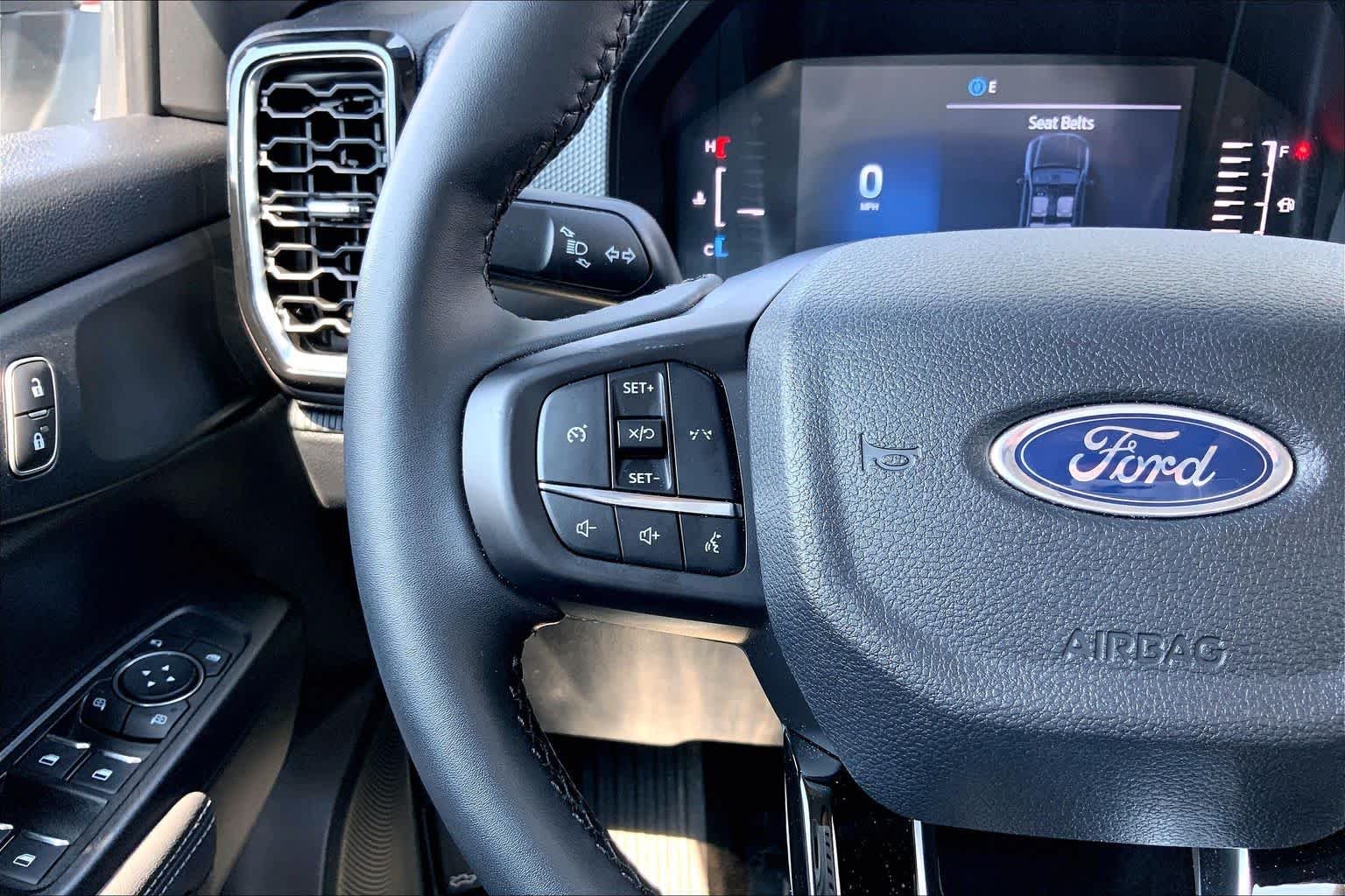 Used 2025 Oxford White Ford XLT image 24