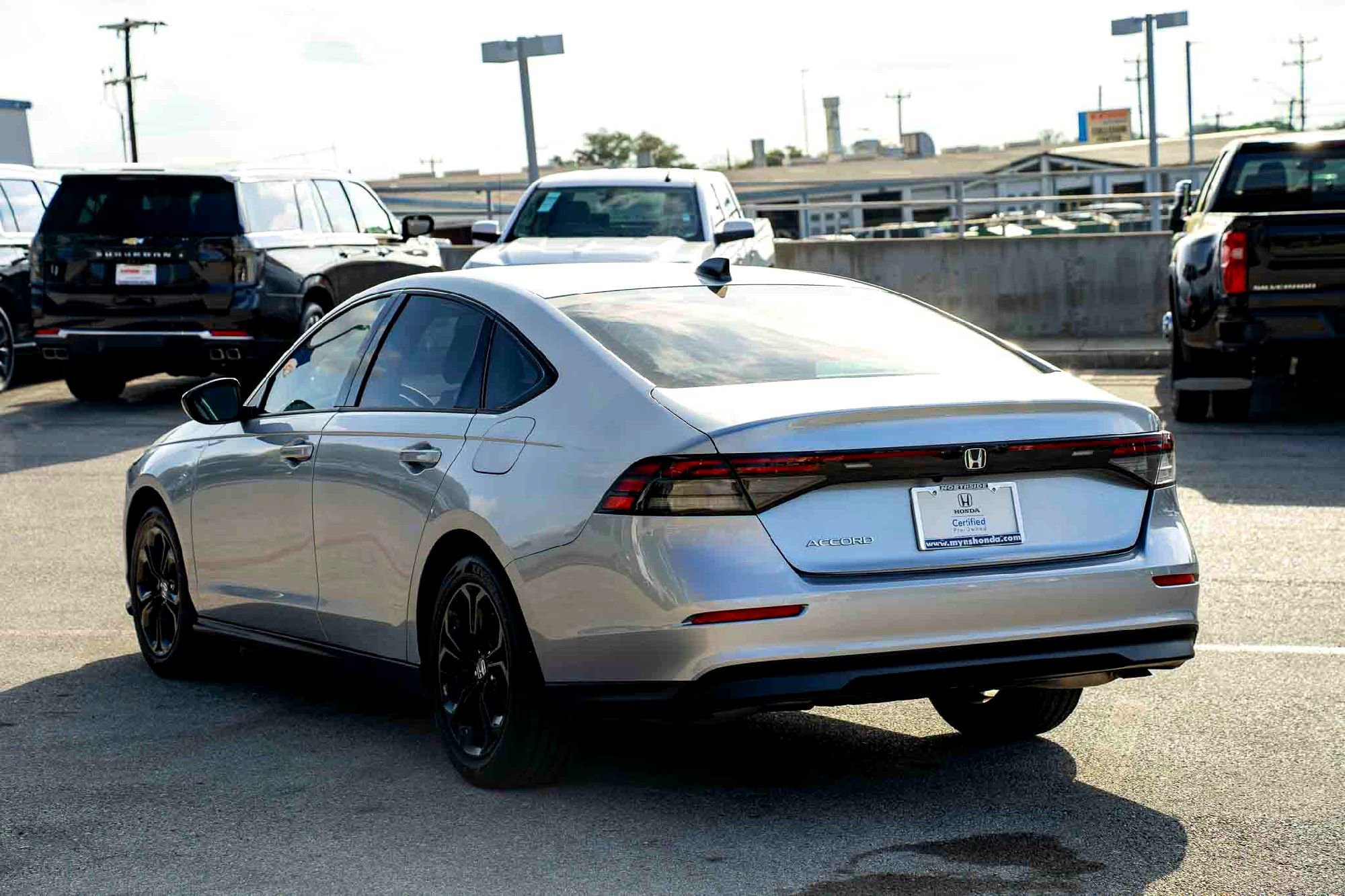 Used 2025 Silver Metallic Honda SE image 5
