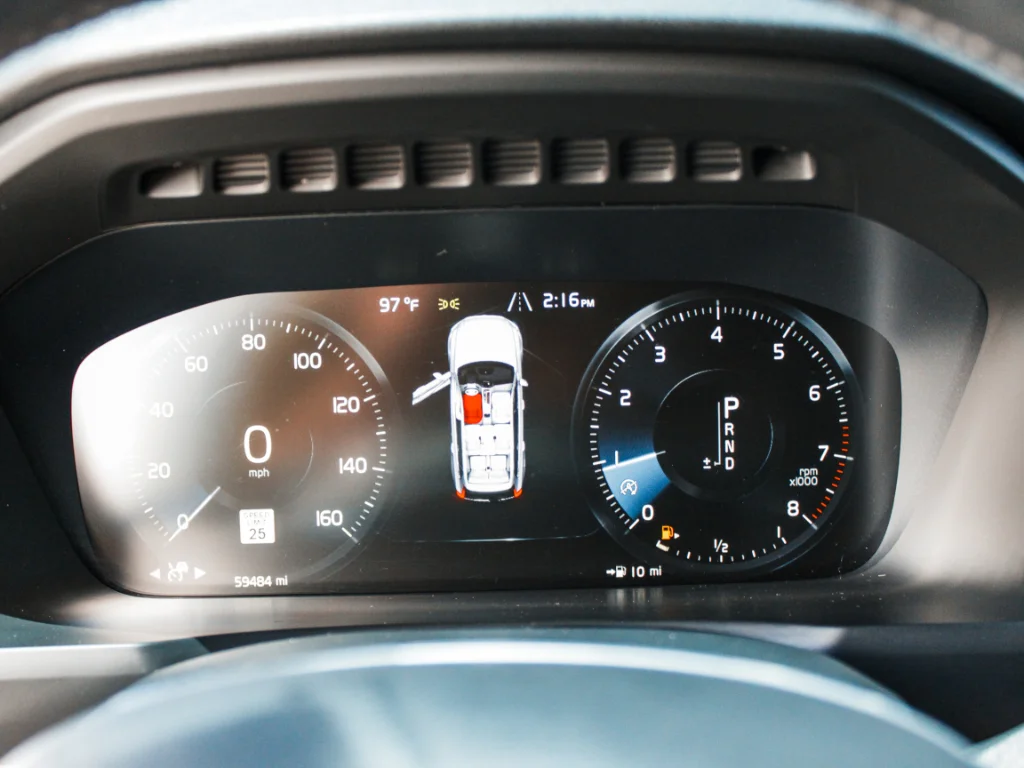 Used 2022 Thunder Grey Metallic Volvo Momentum image 15