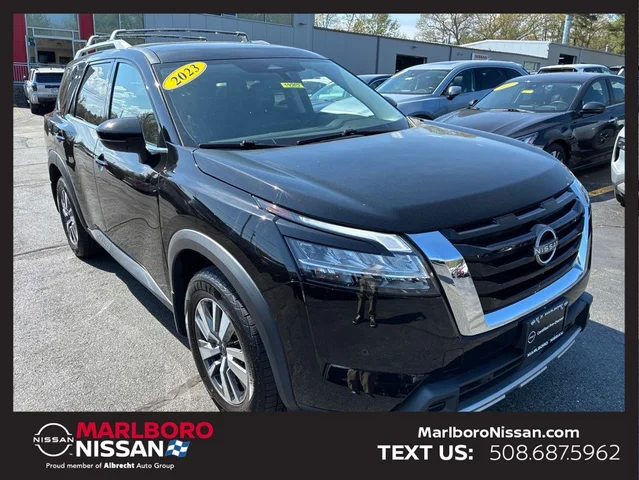 2023 Nissan Pathfinder SL