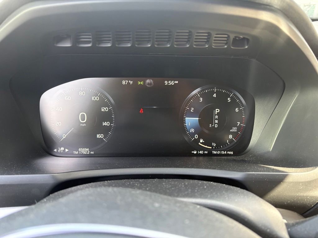 Used 2018 Gray Metallic Volvo T6 Momentum image 9