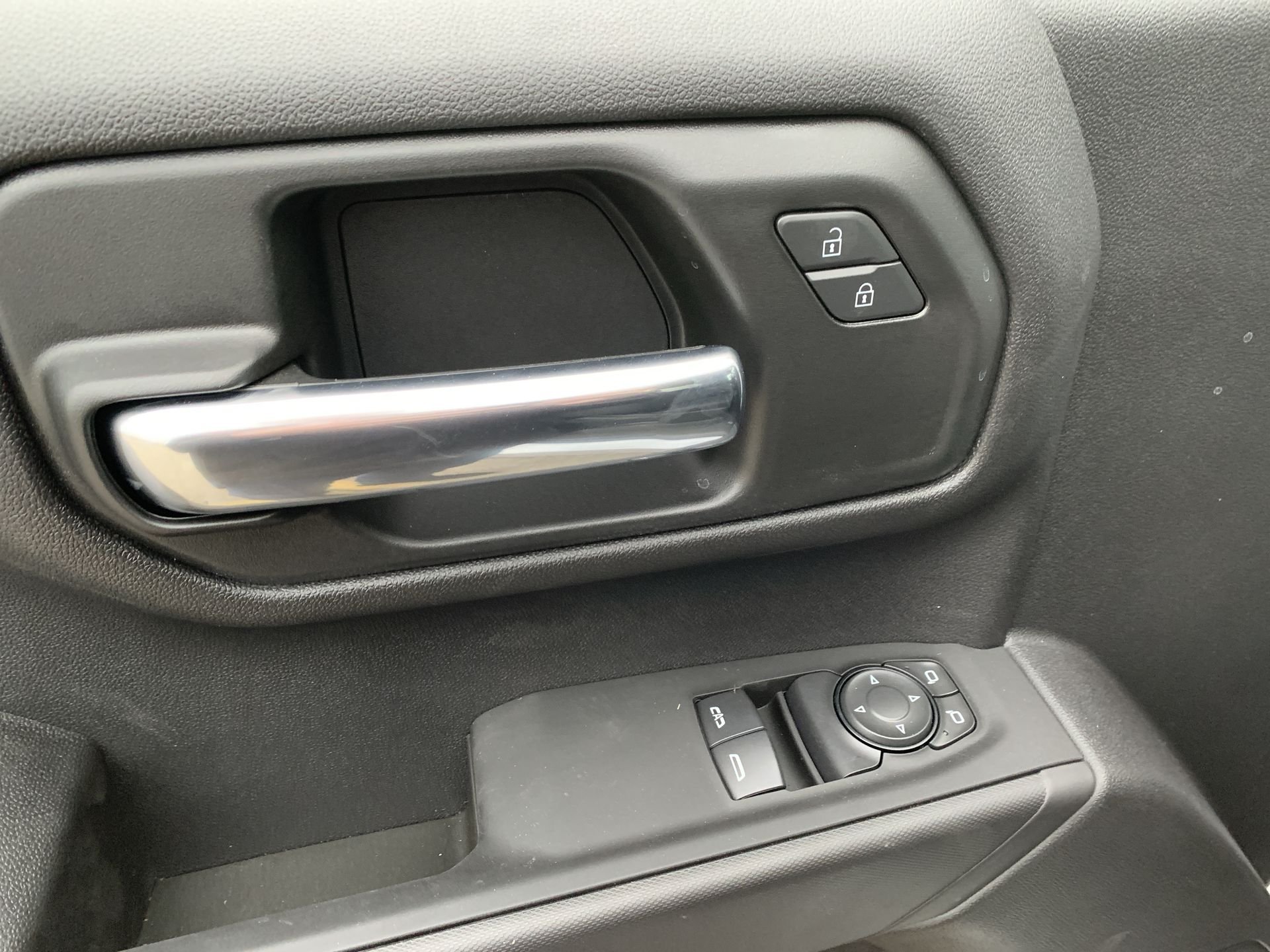 New 2025 Summit White GMC Pro image 30
