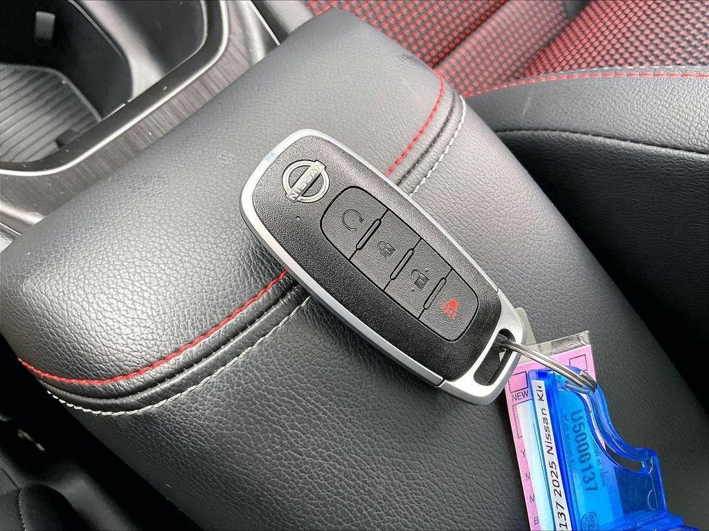 Used 2025 Aspen White Tricoat Nissan SR image 29