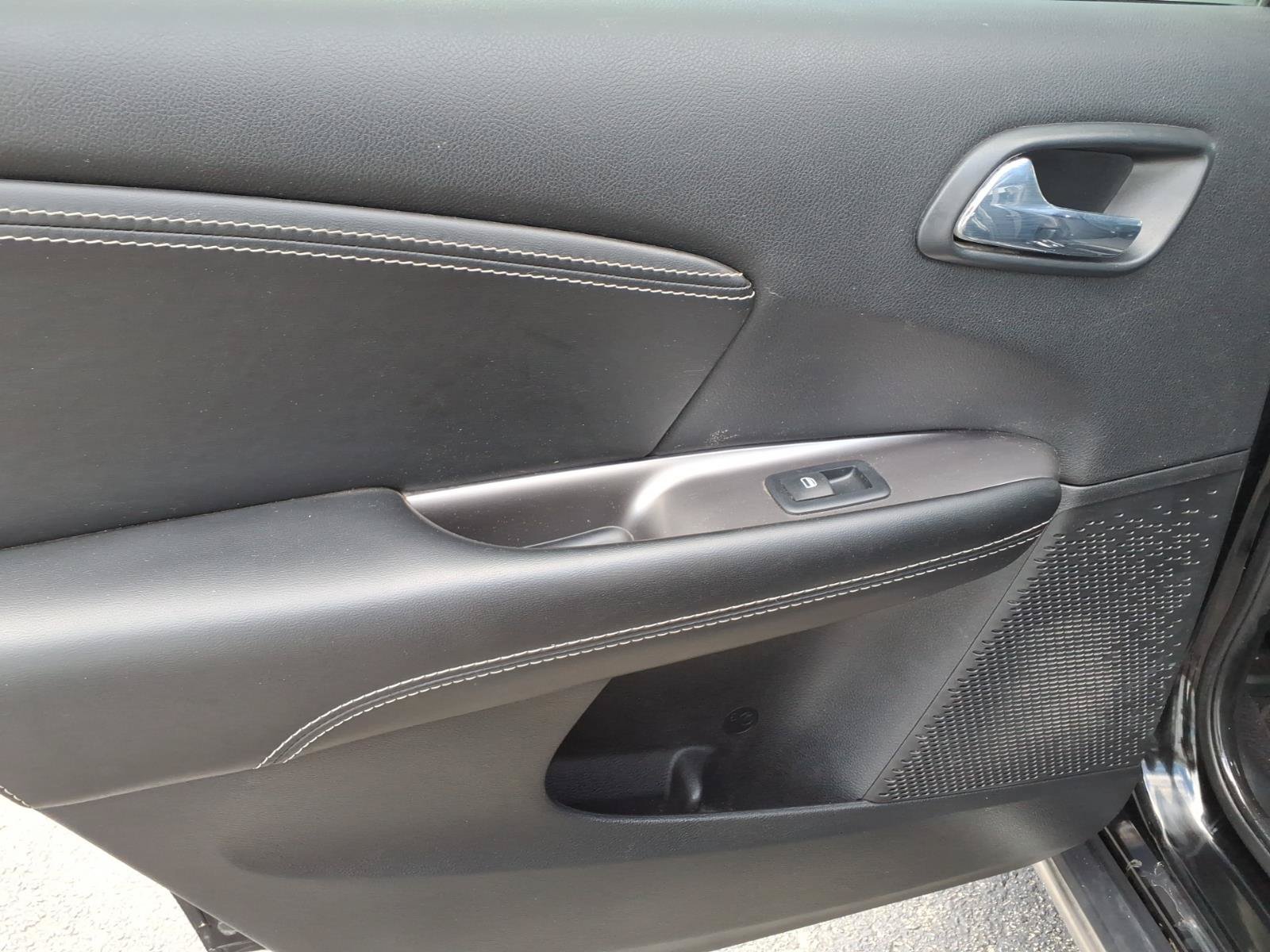 Used 2019 Pitch Black Clearcoat Dodge Crossroad image 16