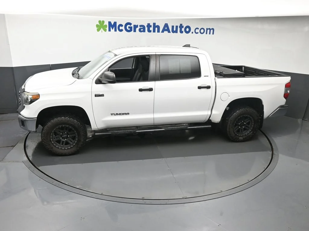 Used 2020 White Toyota SR5 image 24