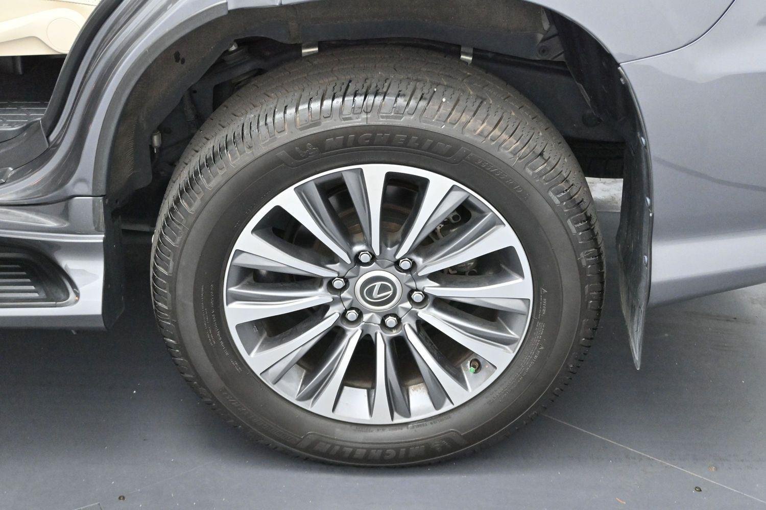 Used 2023 Nebula Gray Pearl Lexus GX 460 Luxury image 32
