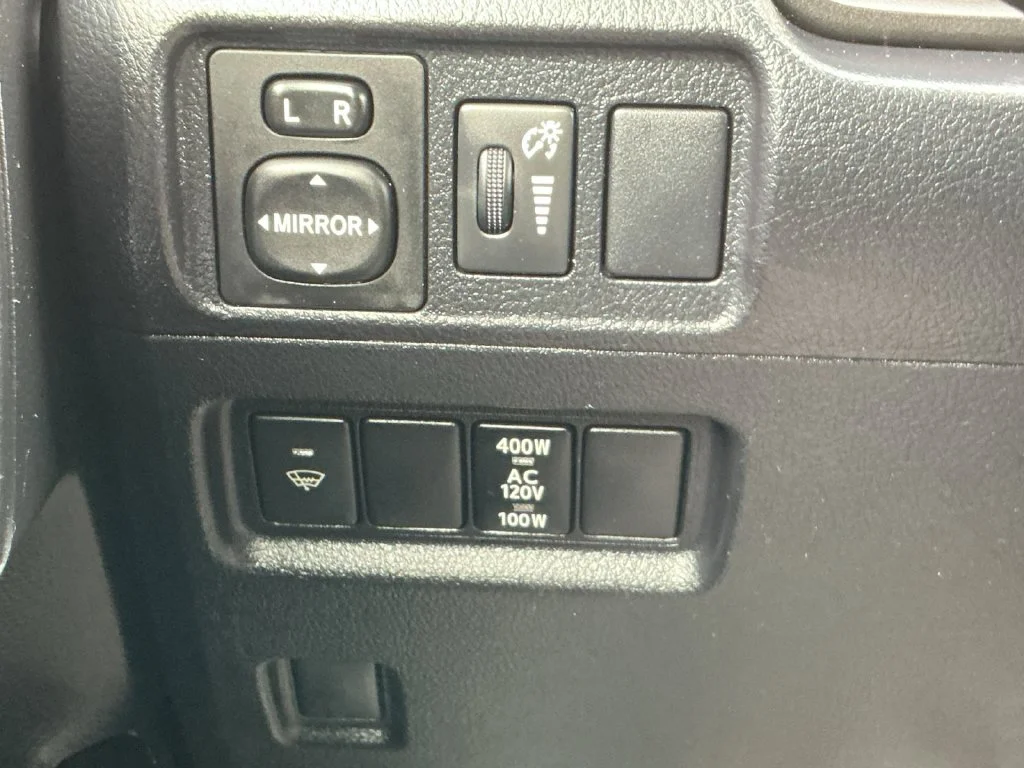 Used 2016 Blue Toyota SR5 image 25