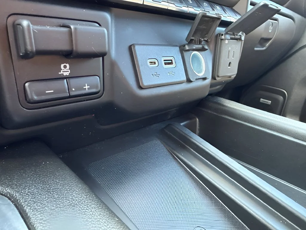 Used 2022 Black Chevrolet High Country image 25
