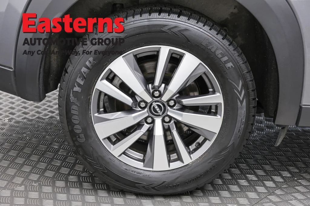 Used 2022 Gray Nissan SL image 31