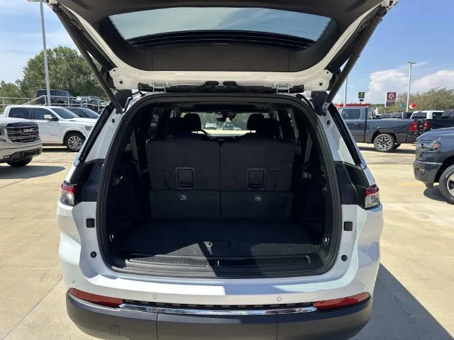 New 2026 Bright White Clear-Coat Exterior Paint Jeep Laredo X image 10